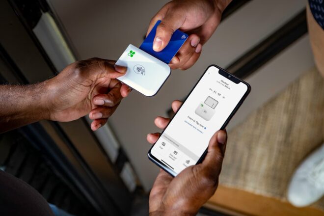 Person paying with chip card on Clover Go